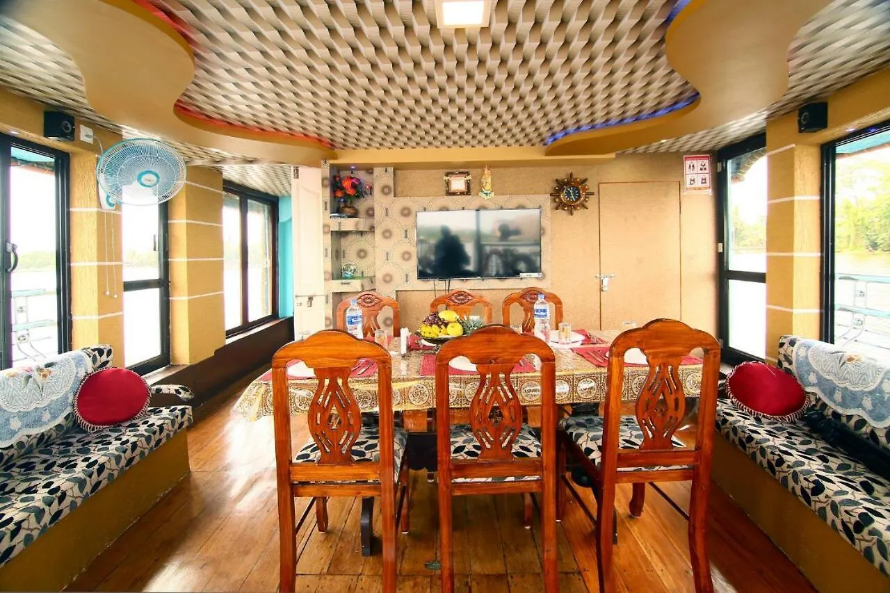Marari Houseboat Hotel Mararikulam Botel