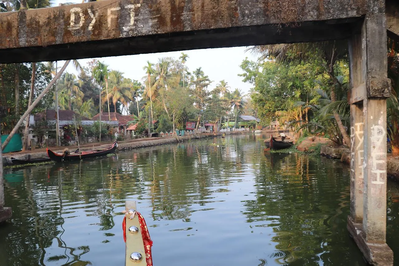 Marari Houseboat Hotel Mararikulam Botel
